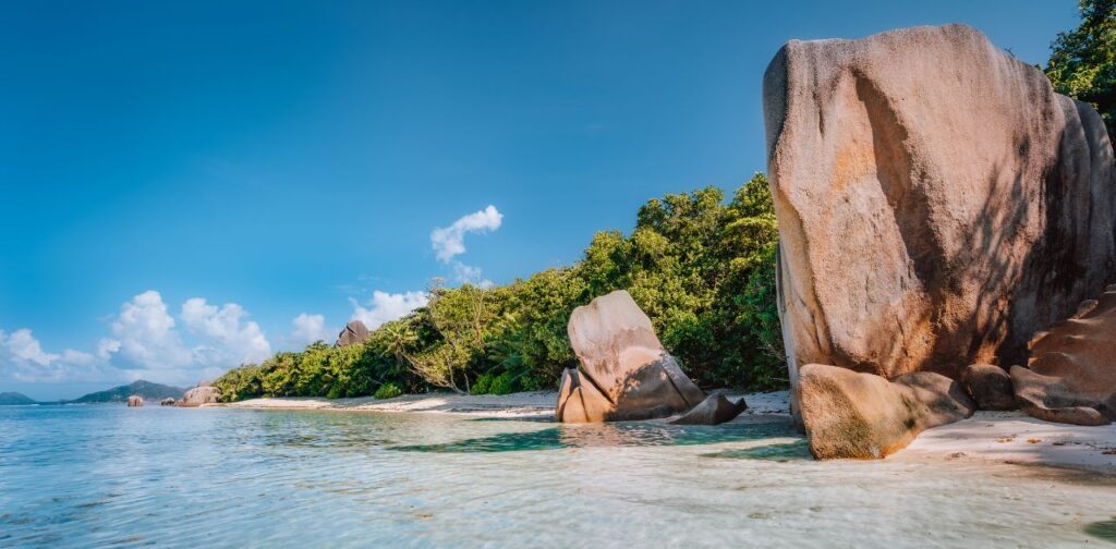 Praia-Paradisíaca-Praia-de-Anse-Source-d'Argent-Seychelles