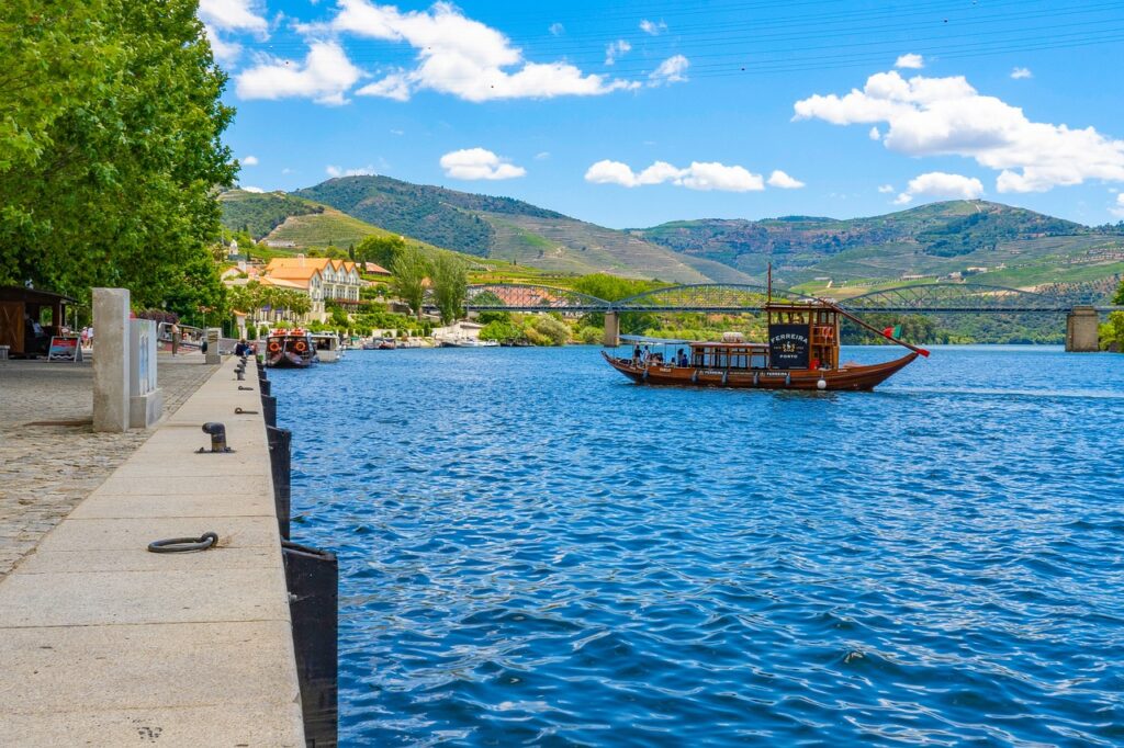 Descubra Portugal em 5 Dias Um Guia de Viagem: Douro - Pinhão