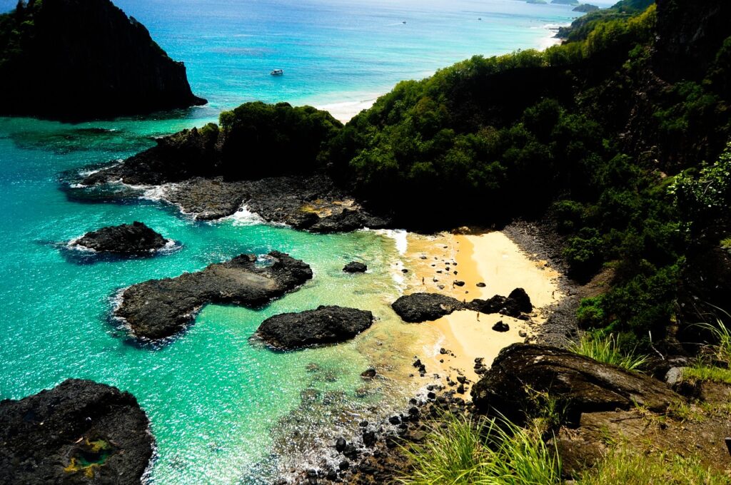 Como viajar barato para Fernando de Noronha dicas para planejar sua viagem sem gastar muito