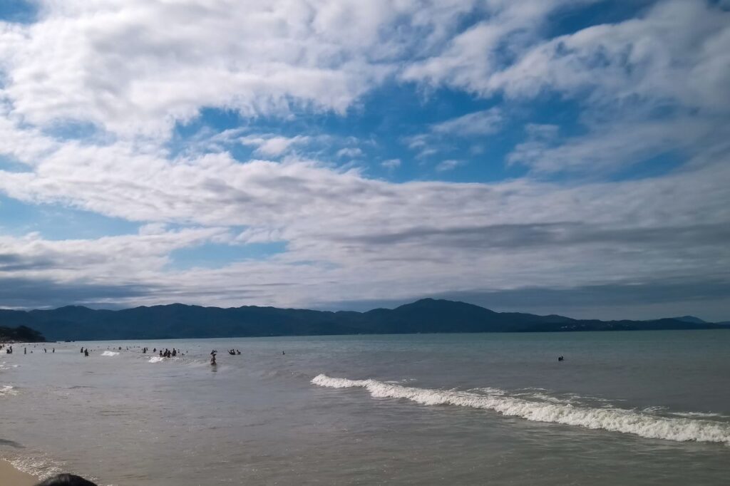 Praias calmas em Floripa: Praia de Jurerê