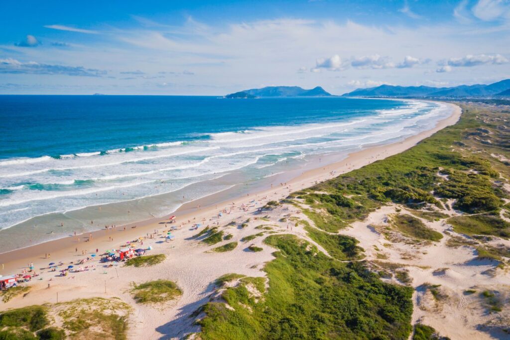 A Praia da Joaquina é outra praia famosa em Florianópolis